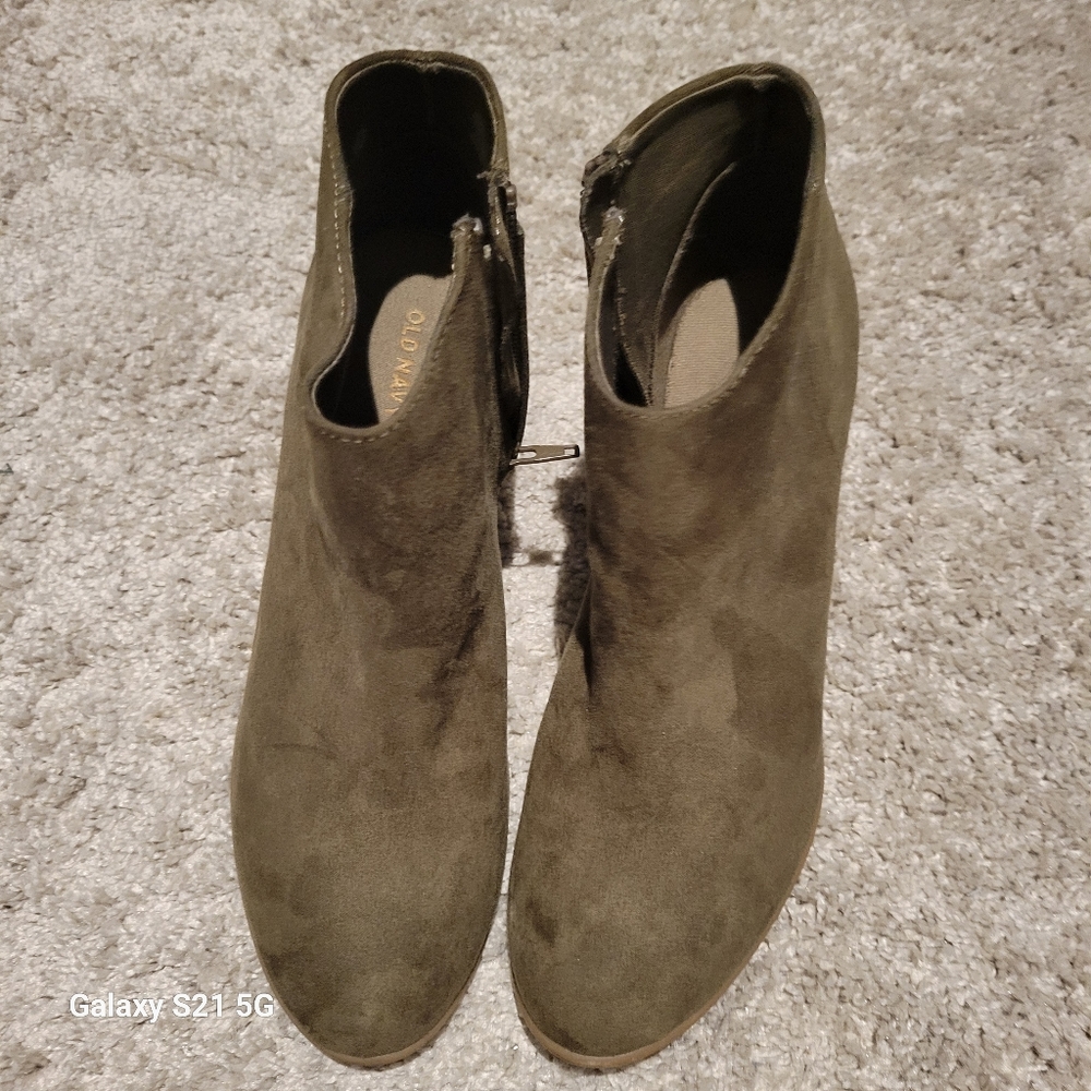 OLD NAVY Olive Green Women's 9 Chunky Ankle Boots Suede
